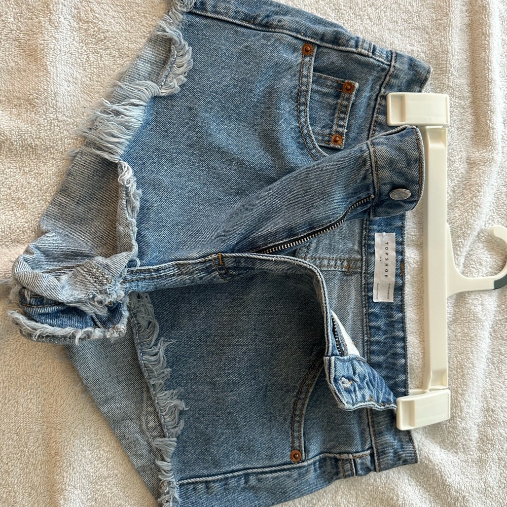 Topshop Women’s size 6 Distressed Denim Shorts